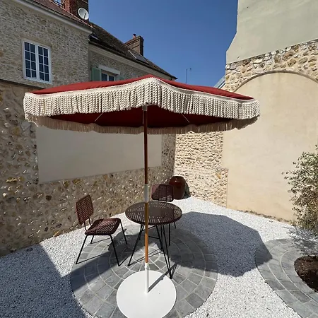 Holiday home Charmante Maison Avec Jardin Prive - Sur Eure *