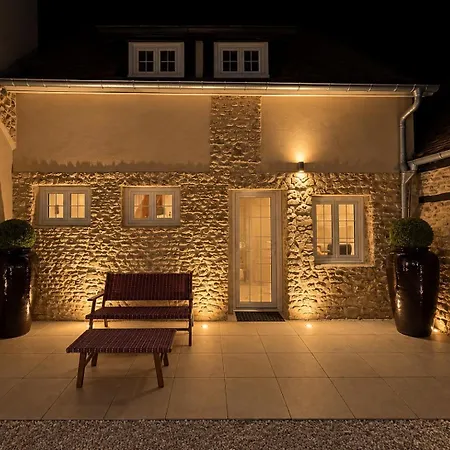 Les Pierres De Pacel - Maison Avec Jardin Prive بيت للعطل *